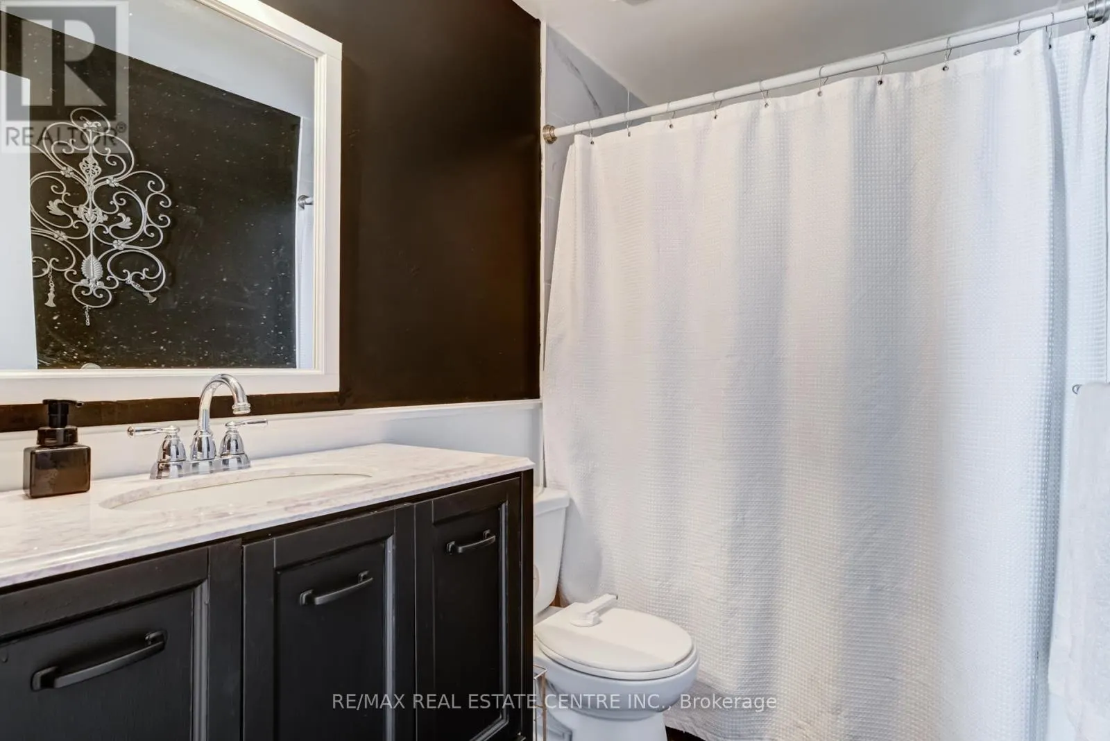 521 PINEVIEW GARDENS