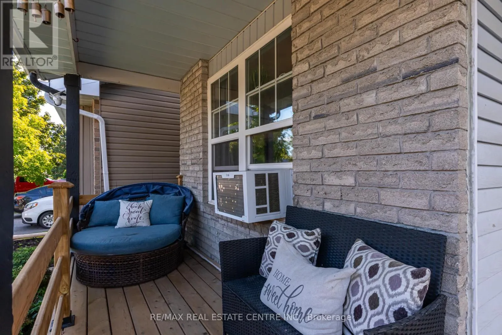 521 PINEVIEW GARDENS