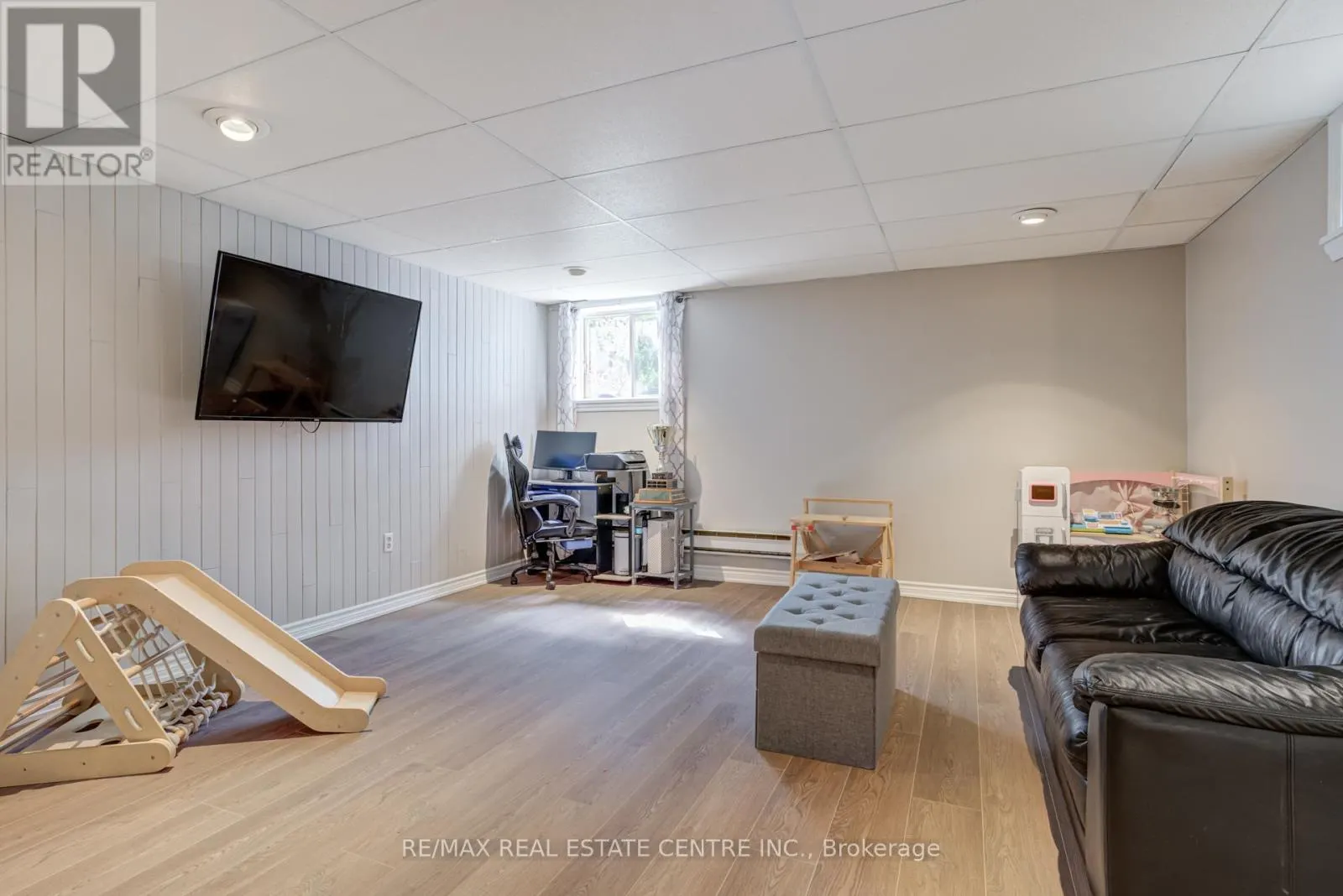 521 PINEVIEW GARDENS