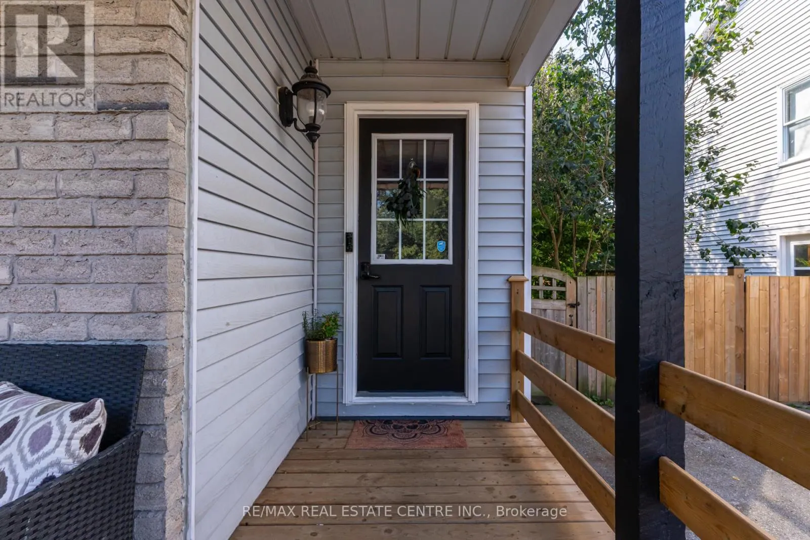 521 PINEVIEW GARDENS