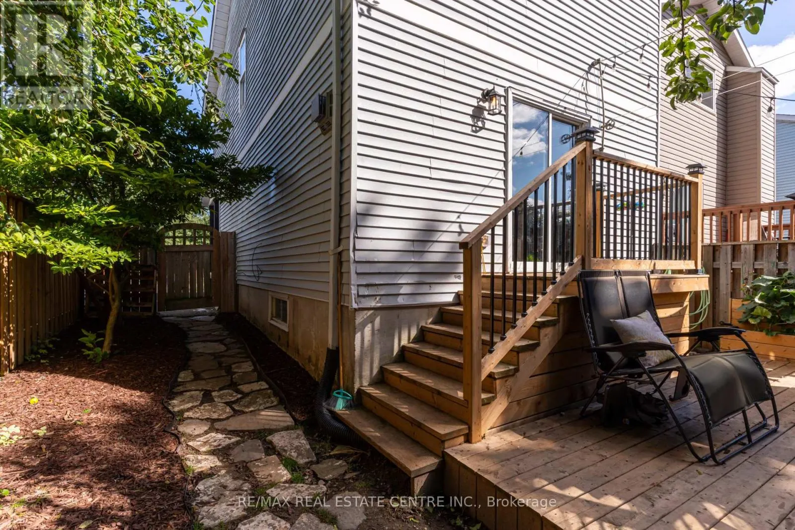 521 PINEVIEW GARDENS