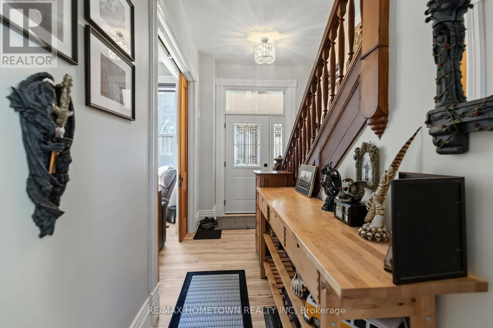 198 JAMES STREET W
