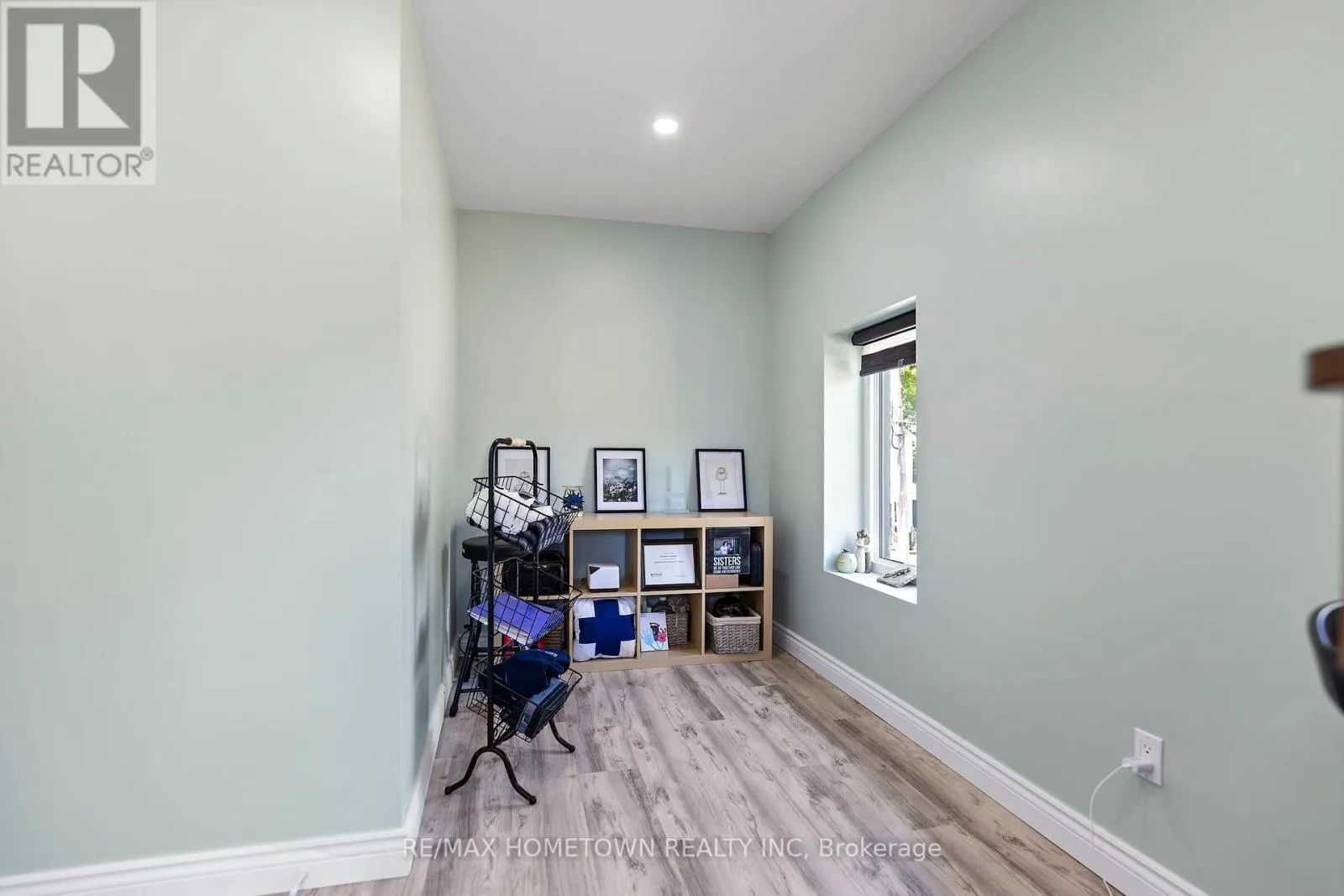 198 JAMES STREET W