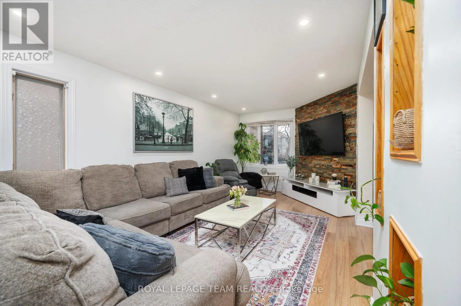 53 HAVENHURST CRESCENT