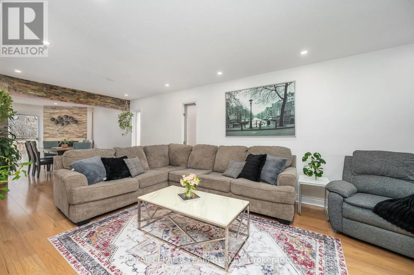53 HAVENHURST CRESCENT