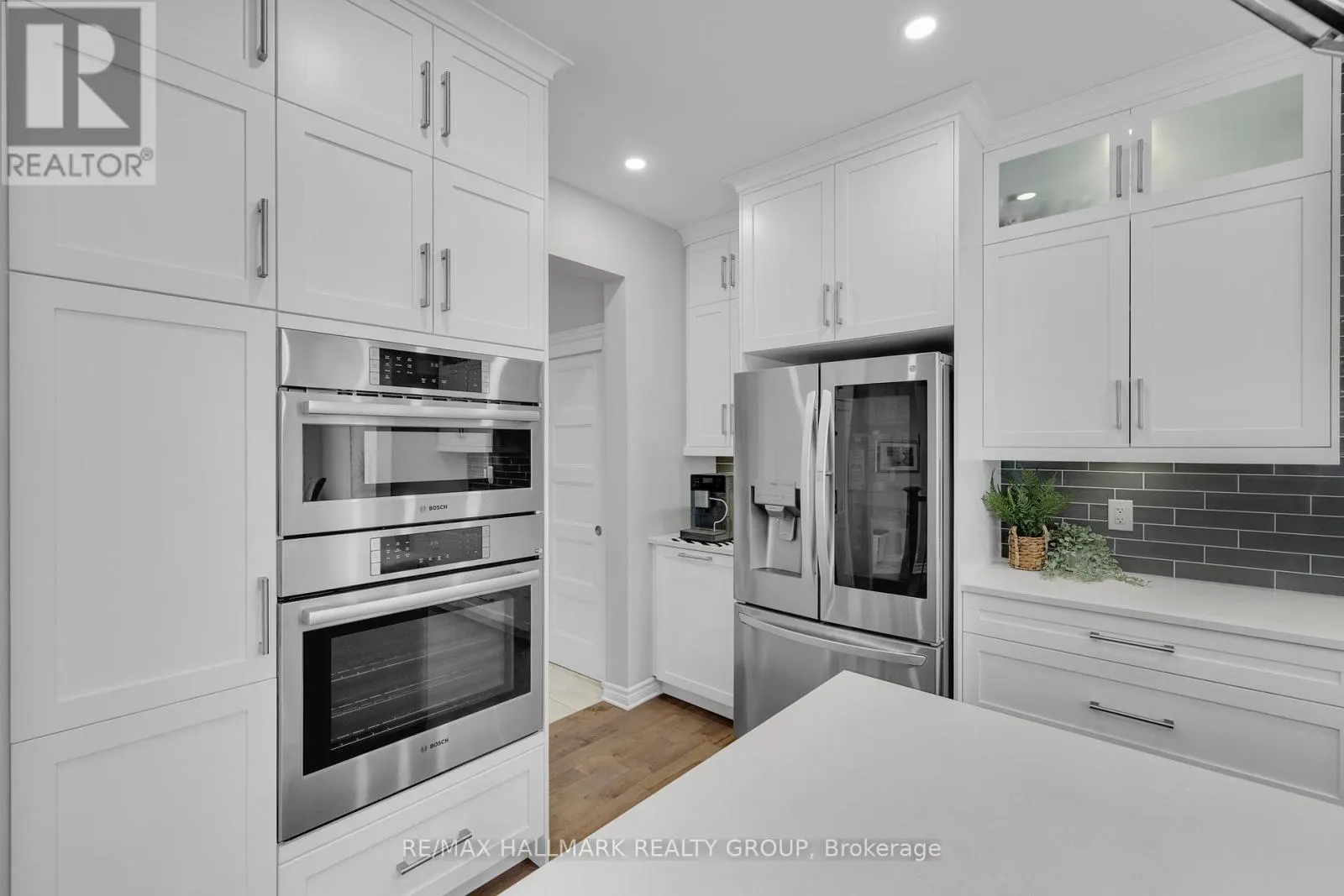 215 BLACKHORSE DRIVE