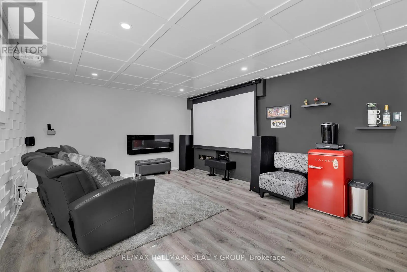 215 BLACKHORSE DRIVE
