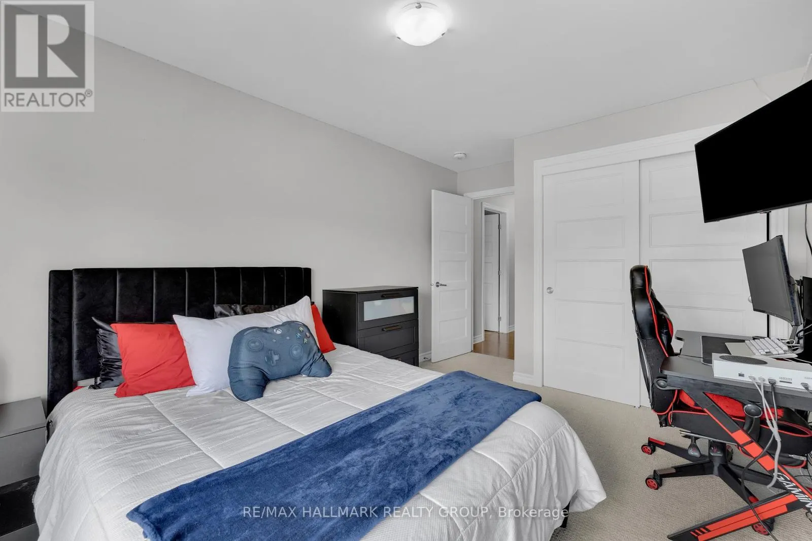 215 BLACKHORSE DRIVE