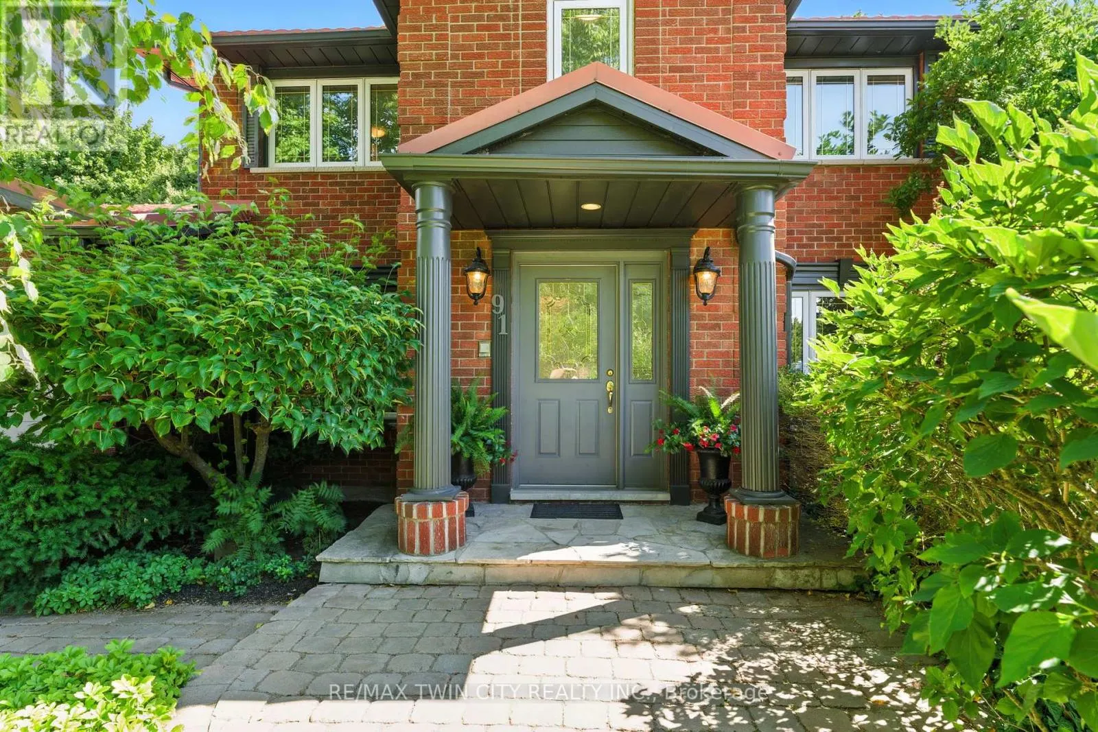 91 ABBEY CLOSE