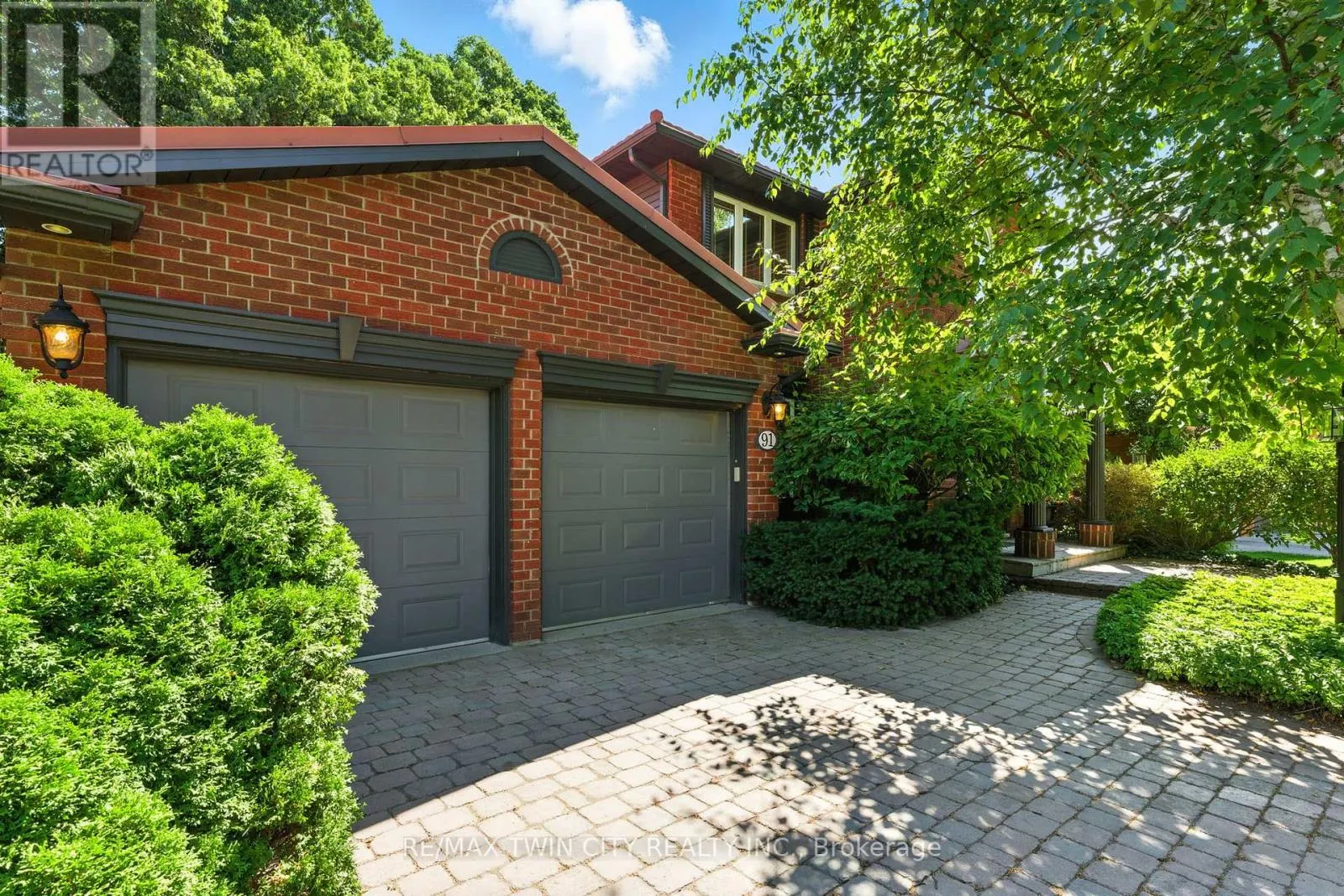 91 ABBEY CLOSE