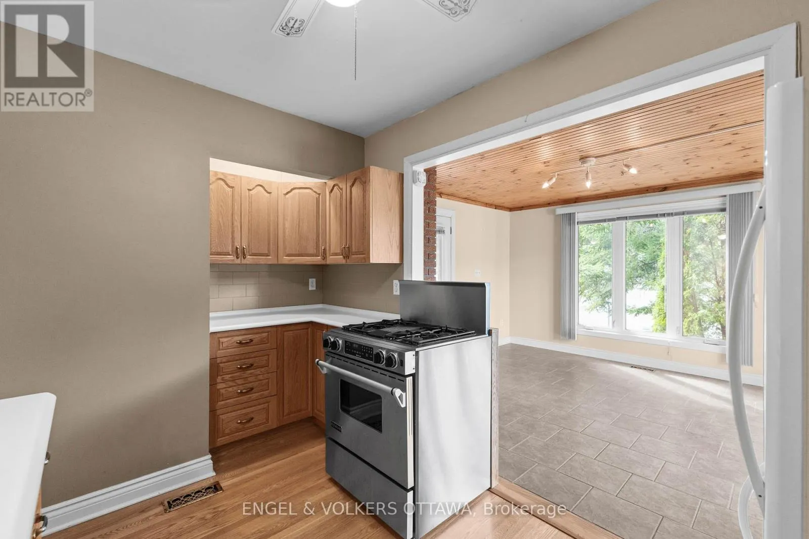 28 PARKER AVENUE