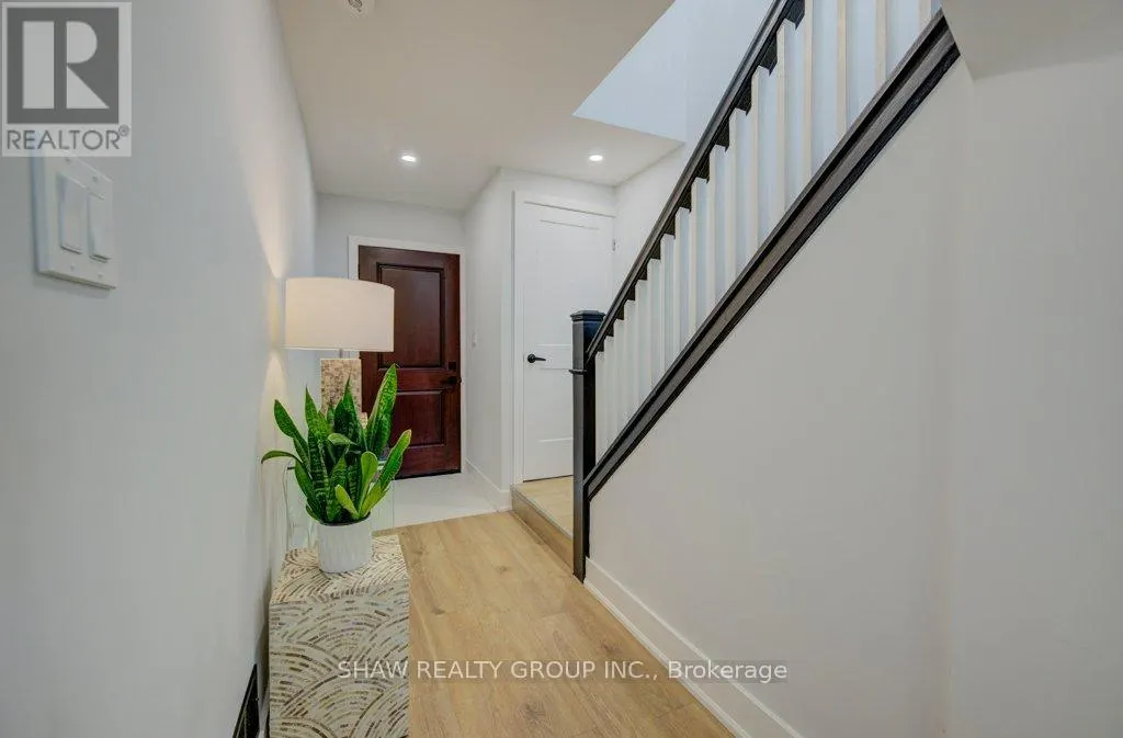 28 BARONS AVENUE S