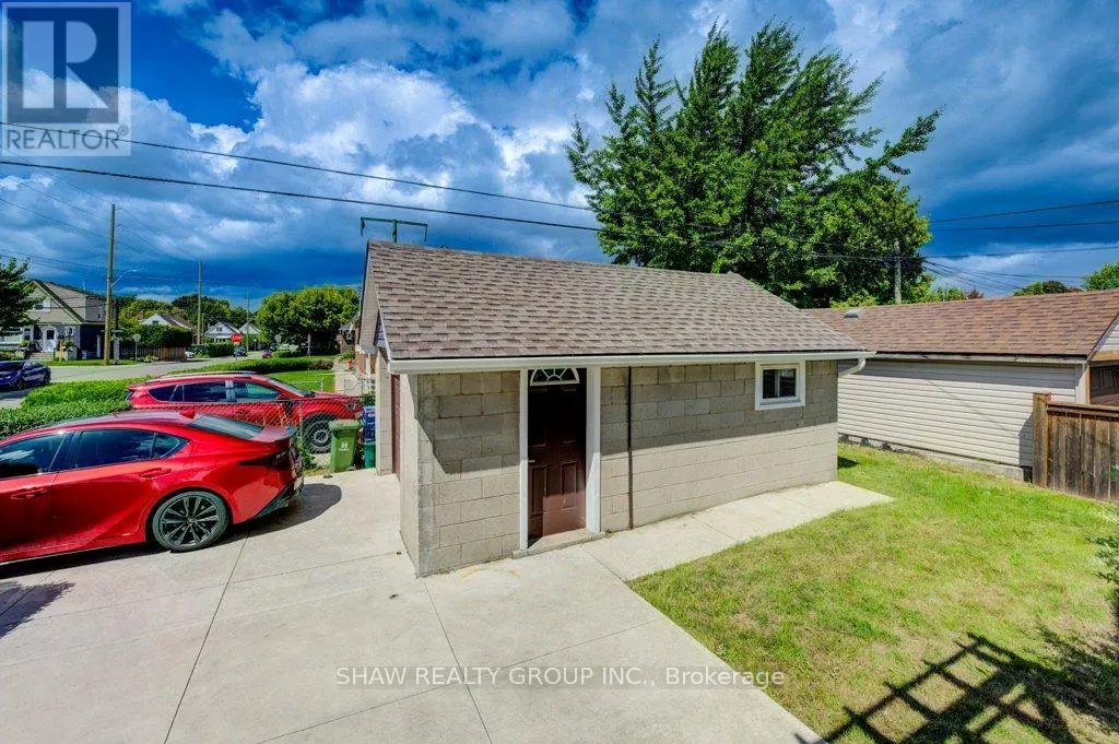 28 BARONS AVENUE S