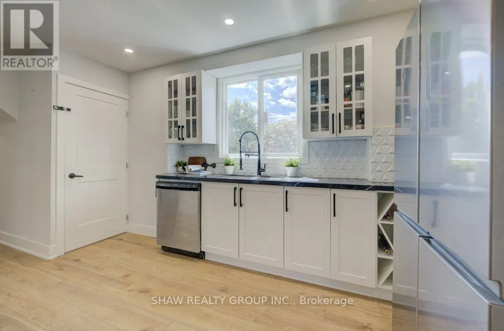 28 BARONS AVENUE S