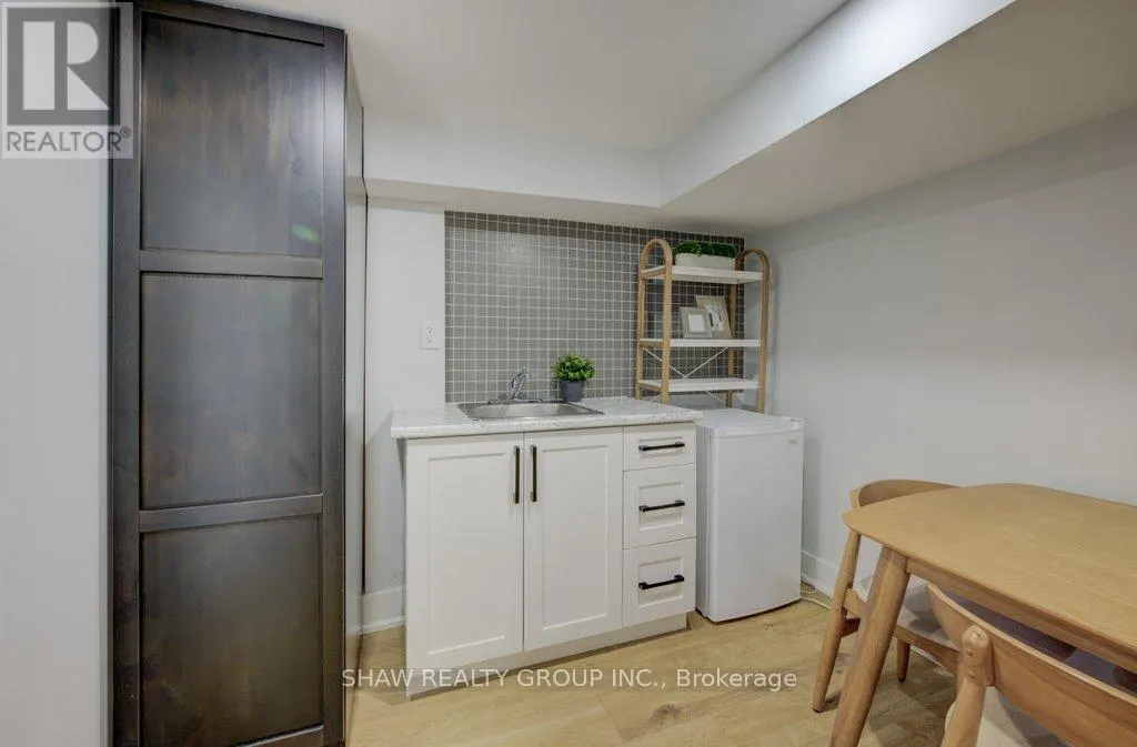 28 BARONS AVENUE S
