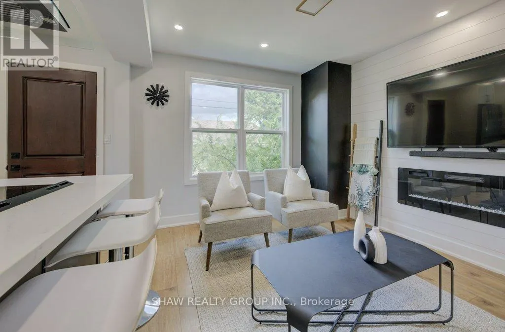 28 BARONS AVENUE S