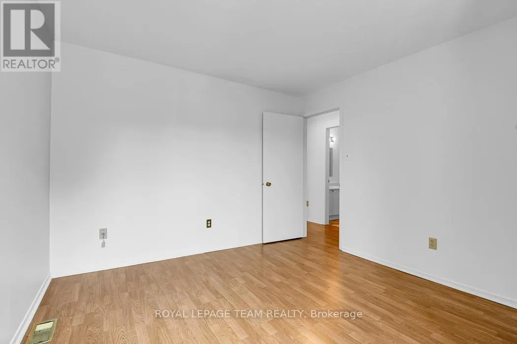 16 CHICKASAW CRESCENT