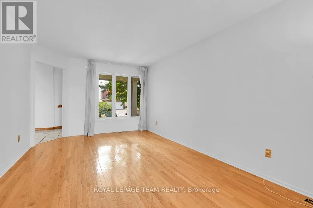 16 CHICKASAW CRESCENT