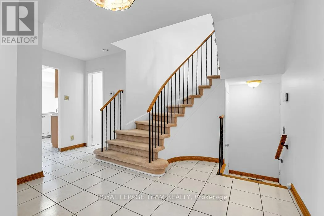 16 CHICKASAW CRESCENT