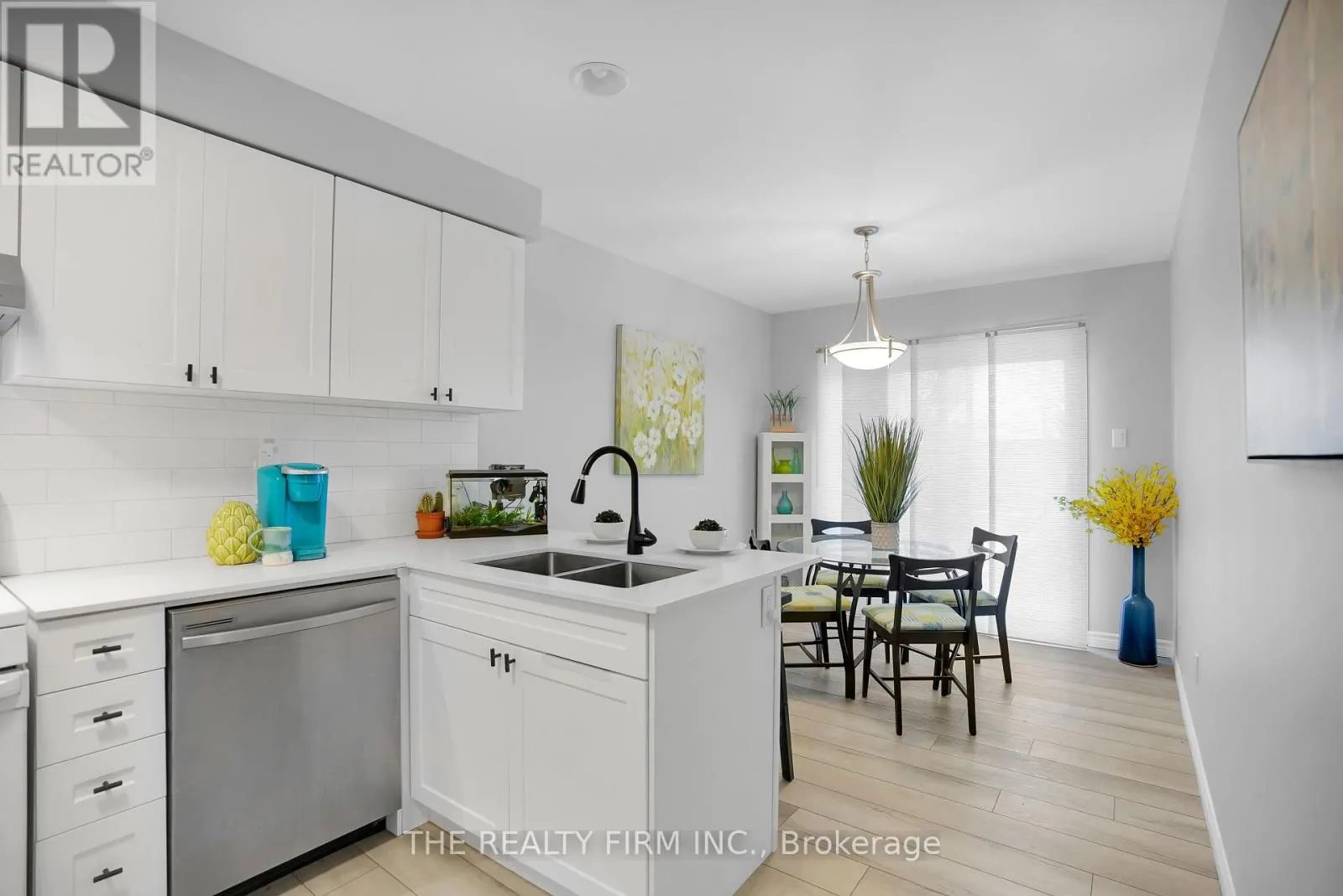 16 - 601 GRENFELL DRIVE, #16