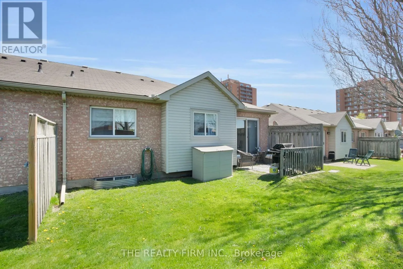 16 - 601 GRENFELL DRIVE, #16