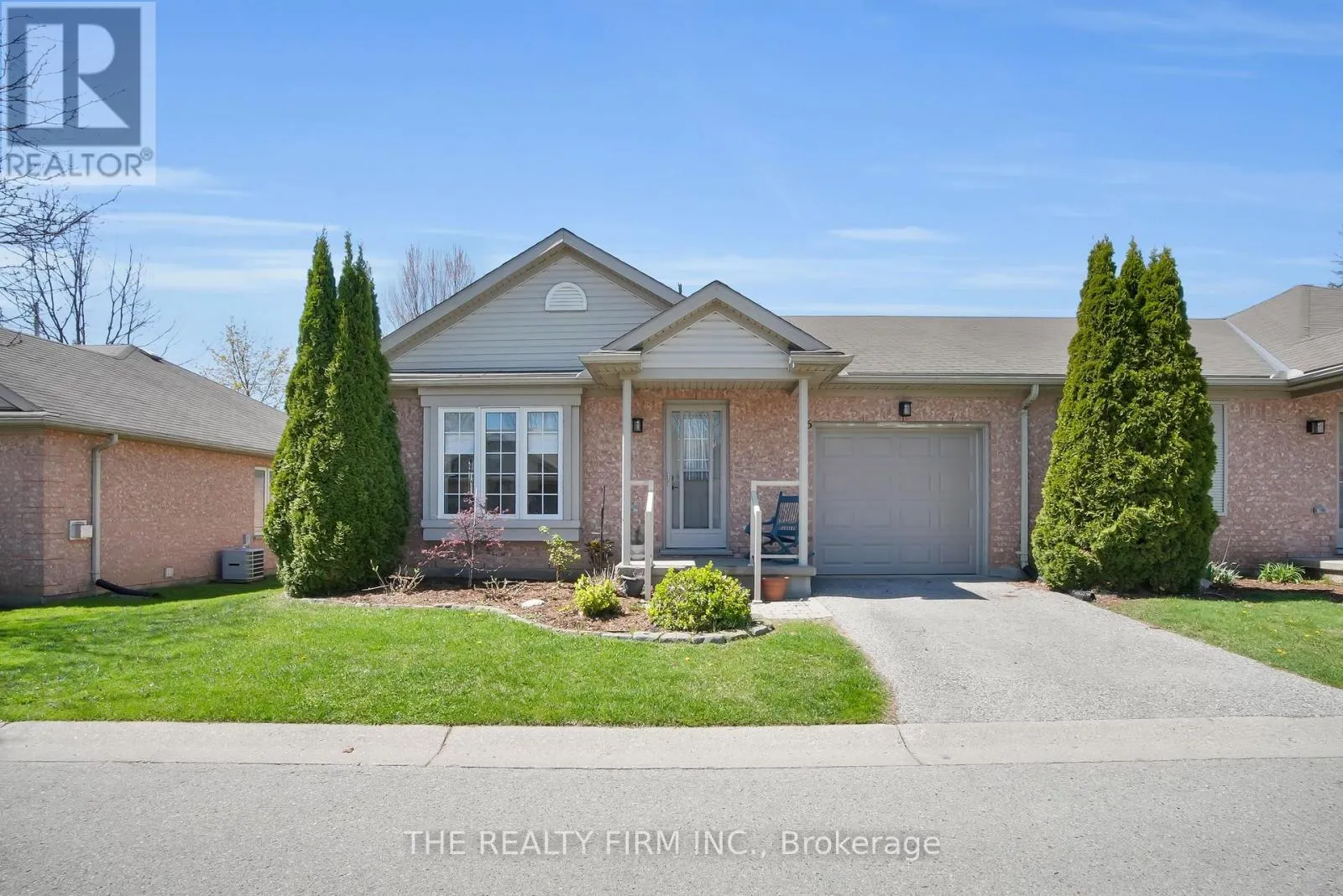 16 - 601 GRENFELL DRIVE, #16