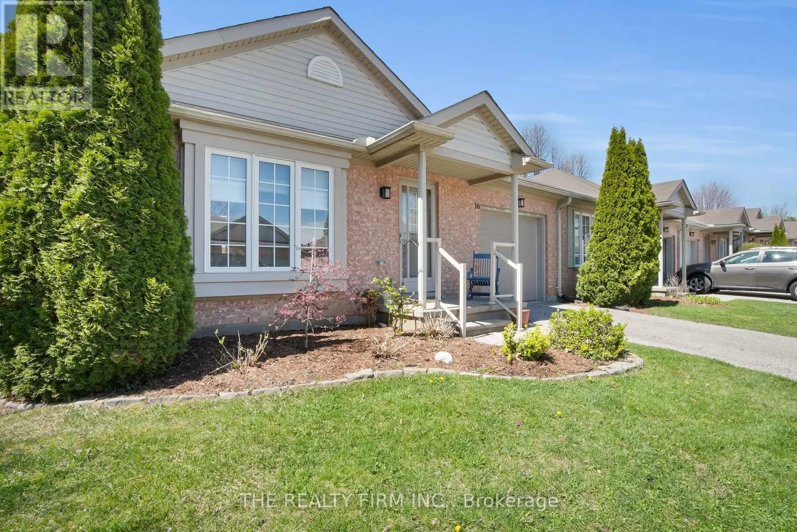 16 - 601 GRENFELL DRIVE, #16