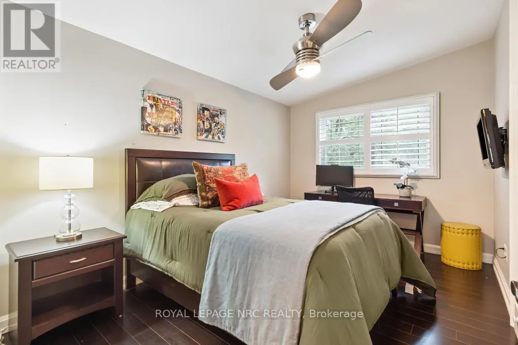 14 WOODINGTON CRESCENT