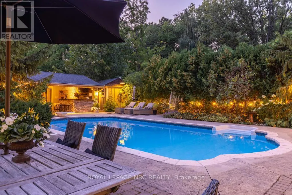 14 WOODINGTON CRESCENT