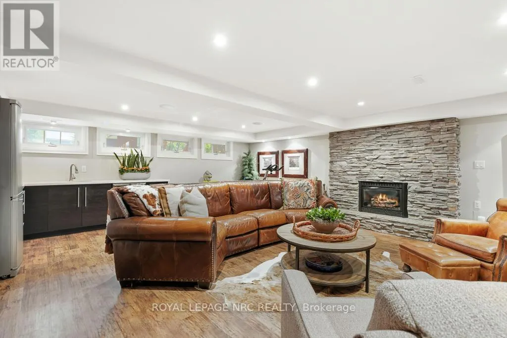 14 WOODINGTON CRESCENT
