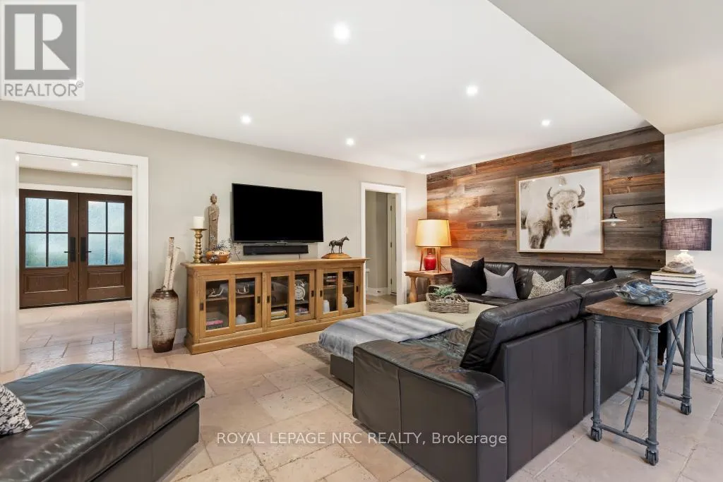 14 WOODINGTON CRESCENT