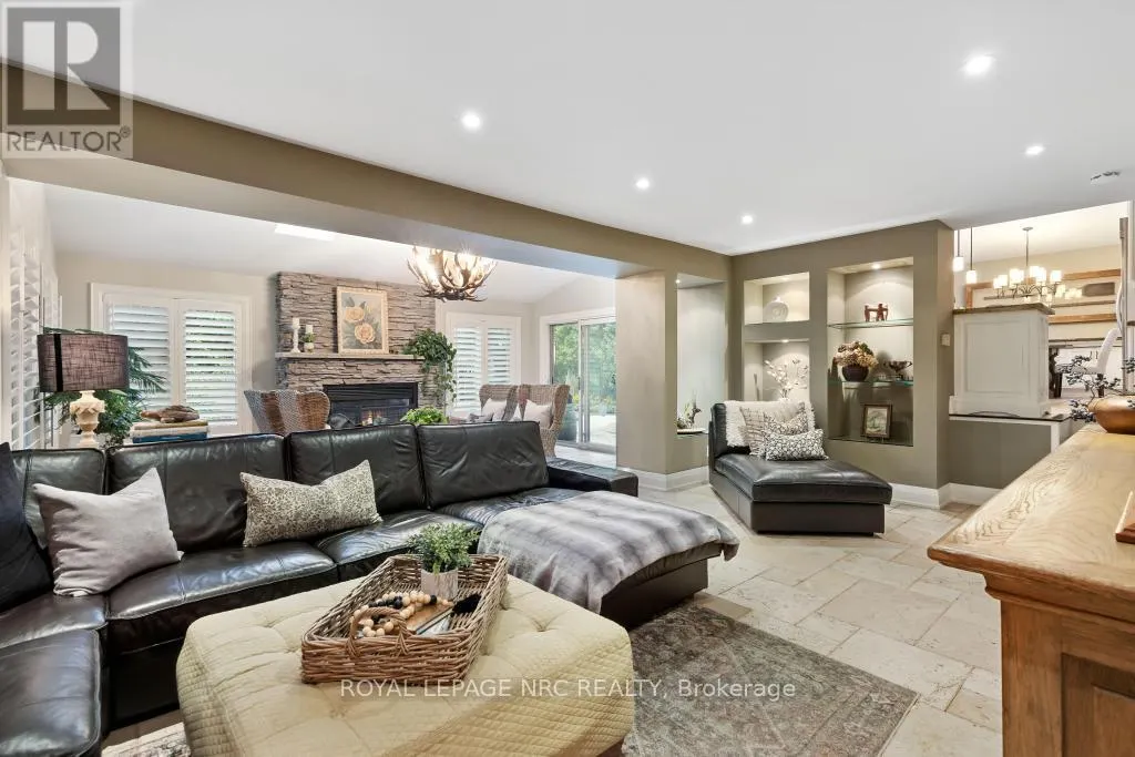 14 WOODINGTON CRESCENT