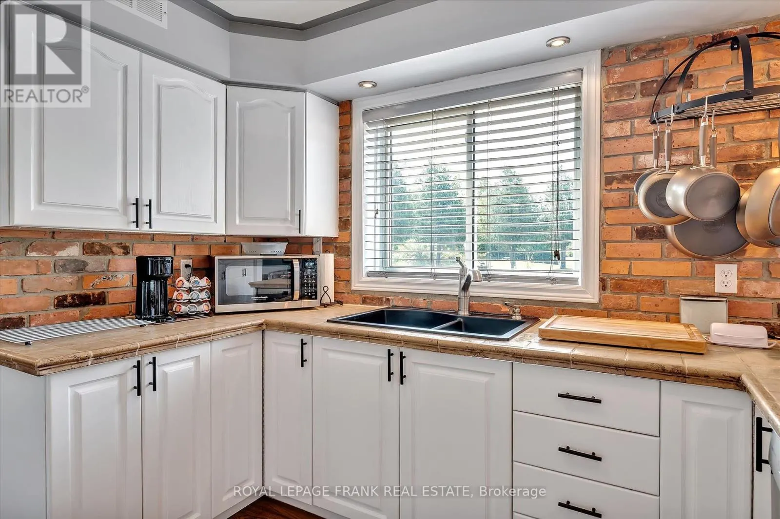 229 LONSBERRY LANE
