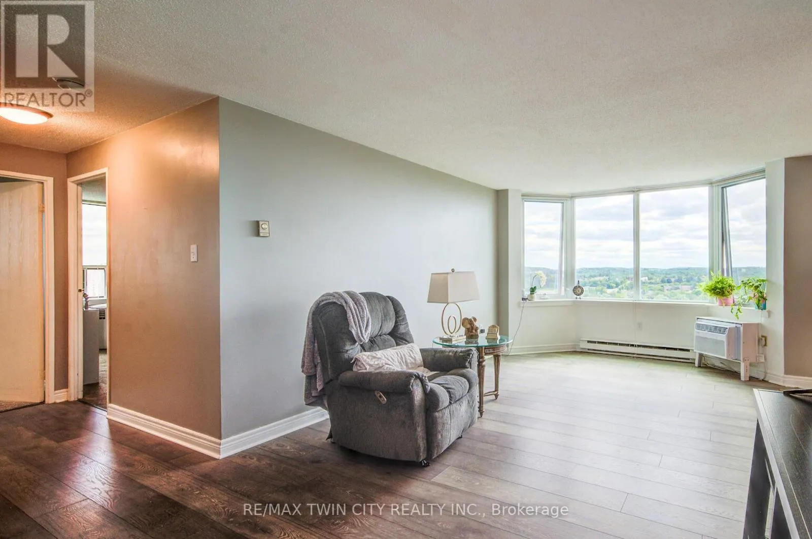 1605 - 35 GREEN VALLEY DRIVE