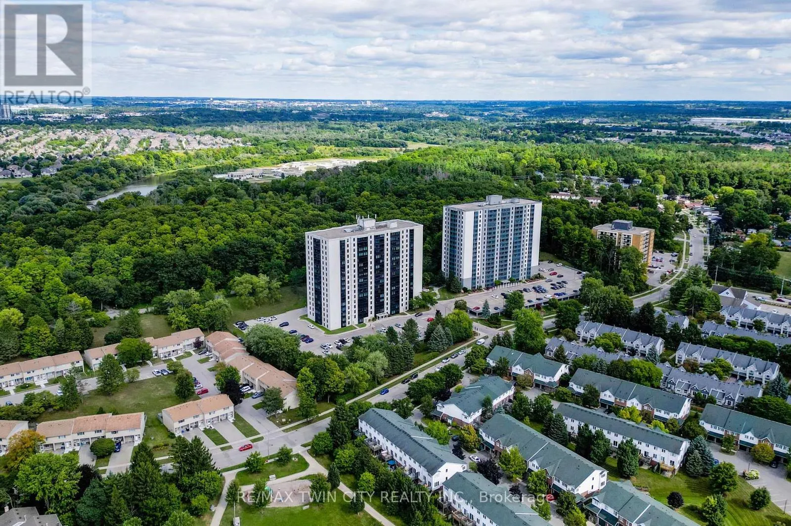 1605 - 35 GREEN VALLEY DRIVE