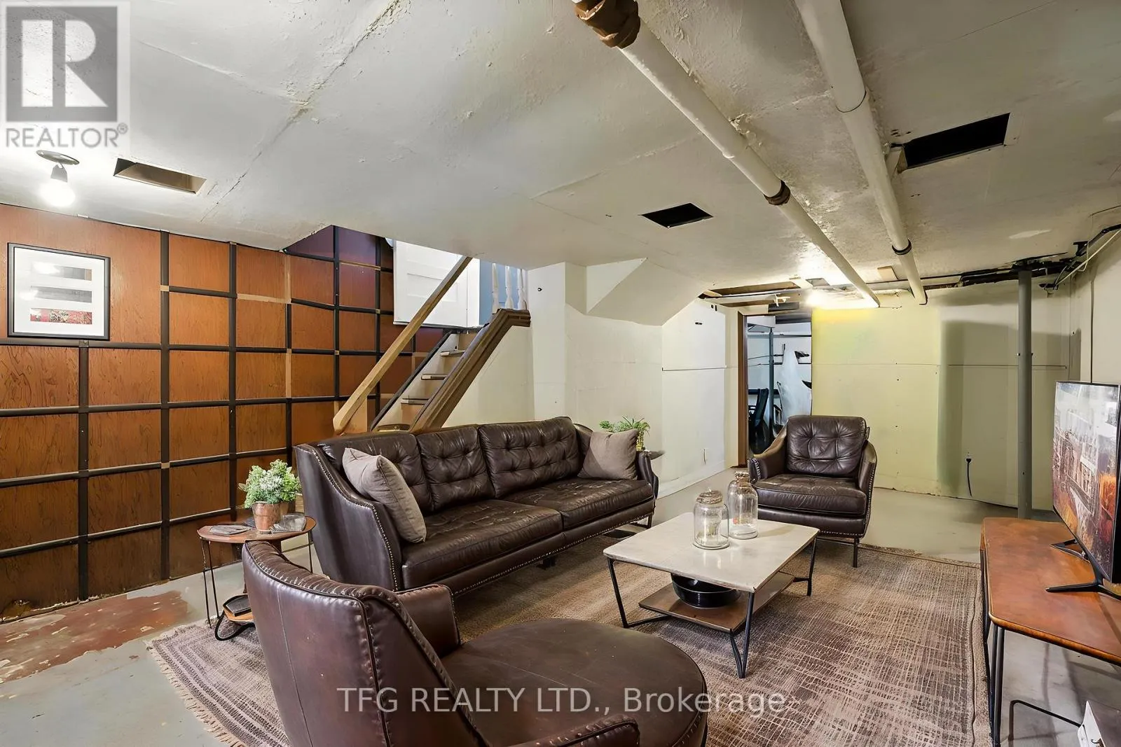 384 BALL STREET