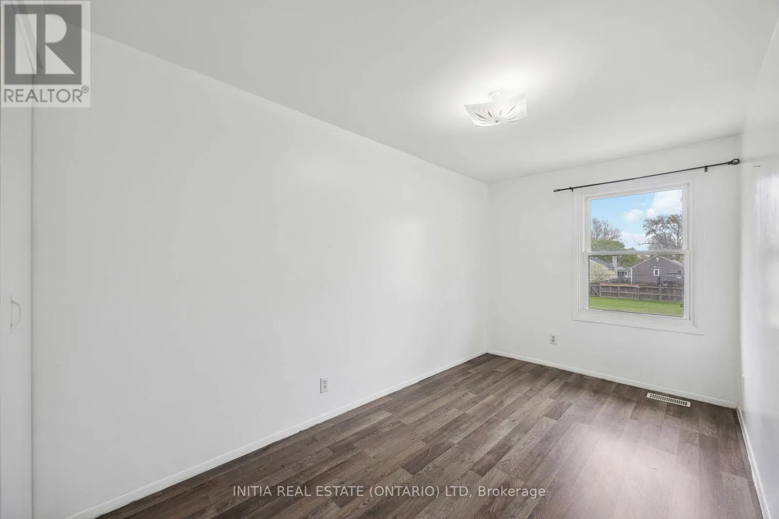27 - 825 EXMOUTH STREET, #27