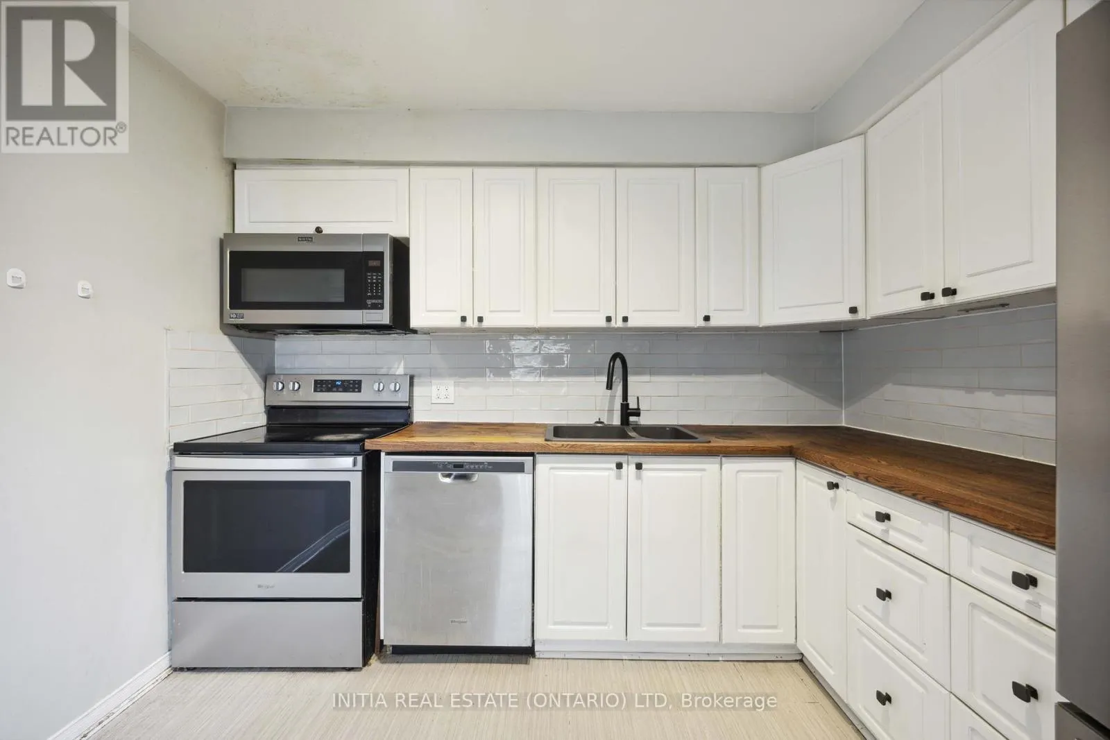 27 - 825 EXMOUTH STREET, #27