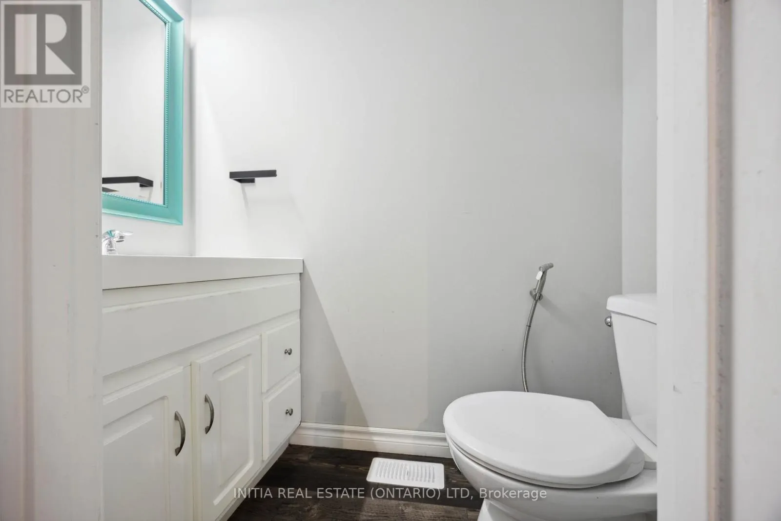 27 - 825 EXMOUTH STREET, #27