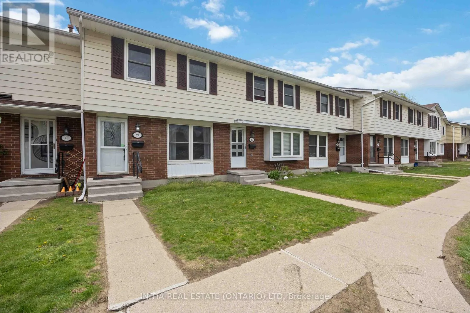 27 - 825 EXMOUTH STREET, #27