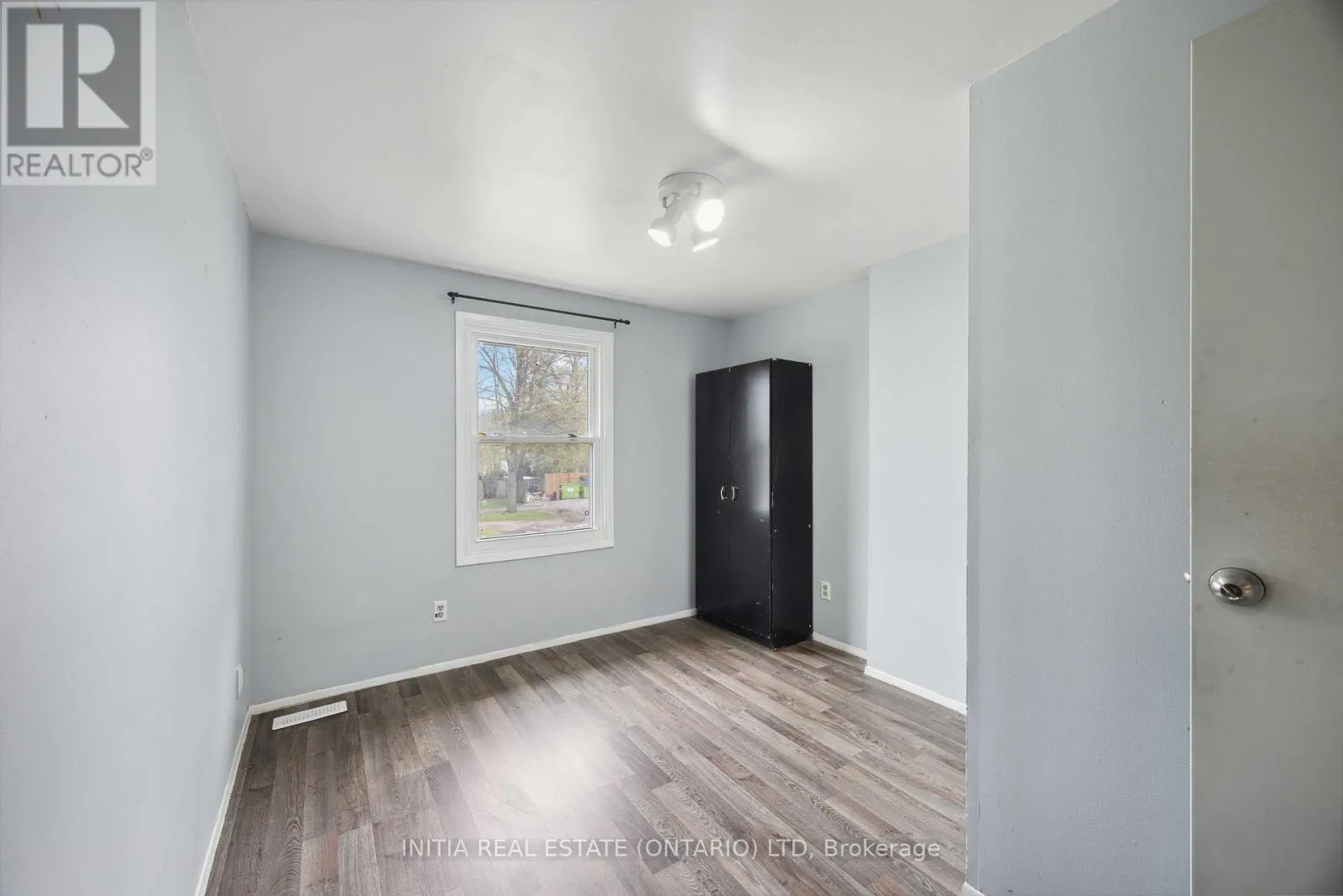 27 - 825 EXMOUTH STREET, #27