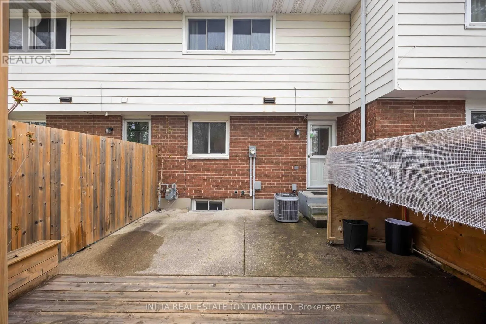 27 - 825 EXMOUTH STREET, #27