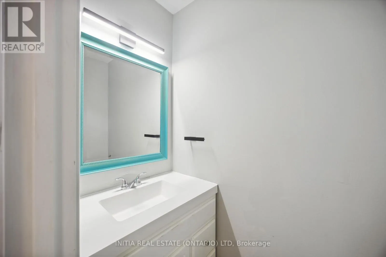 27 - 825 EXMOUTH STREET, #27