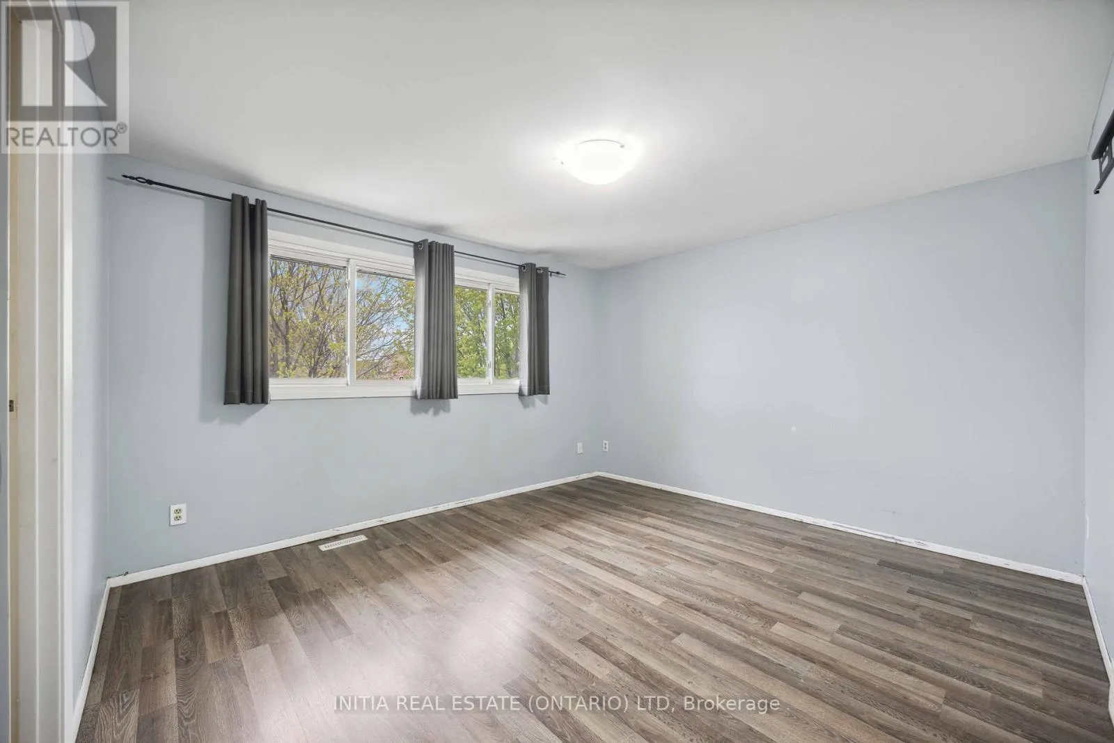 27 - 825 EXMOUTH STREET, #27