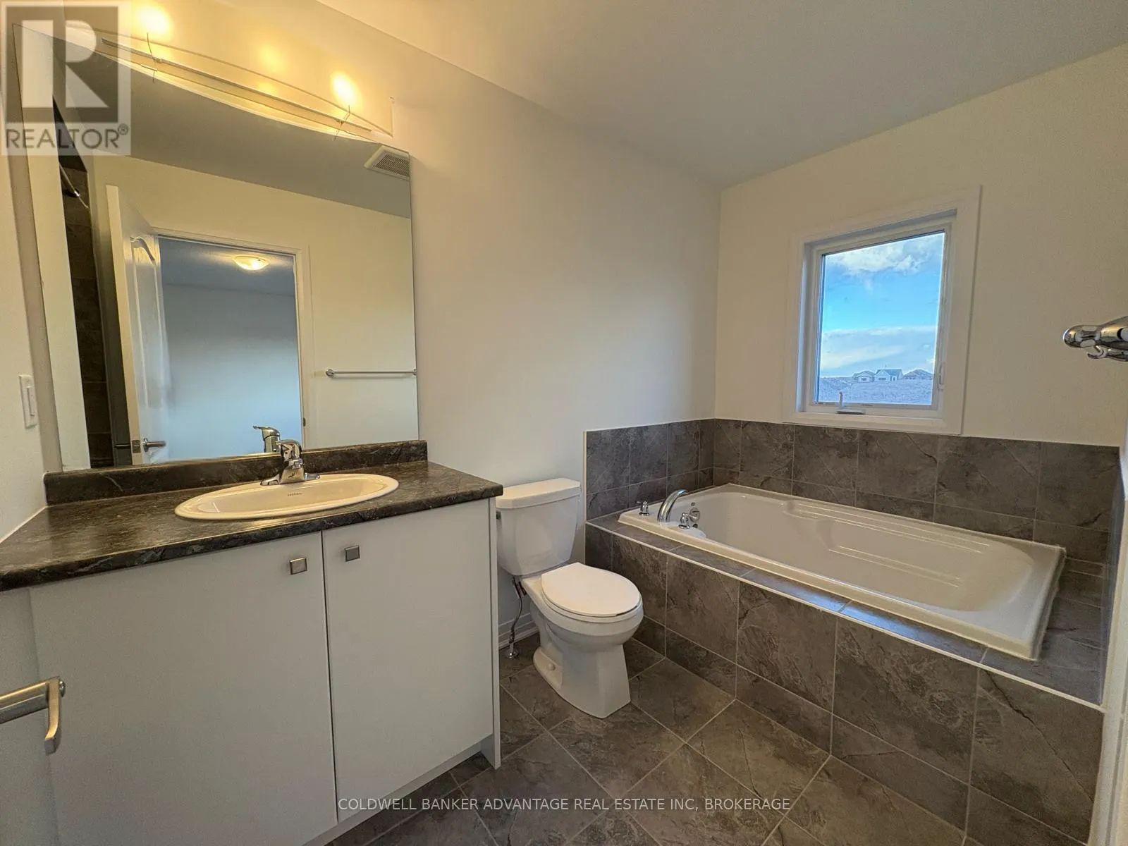 216 PORT CRESCENT