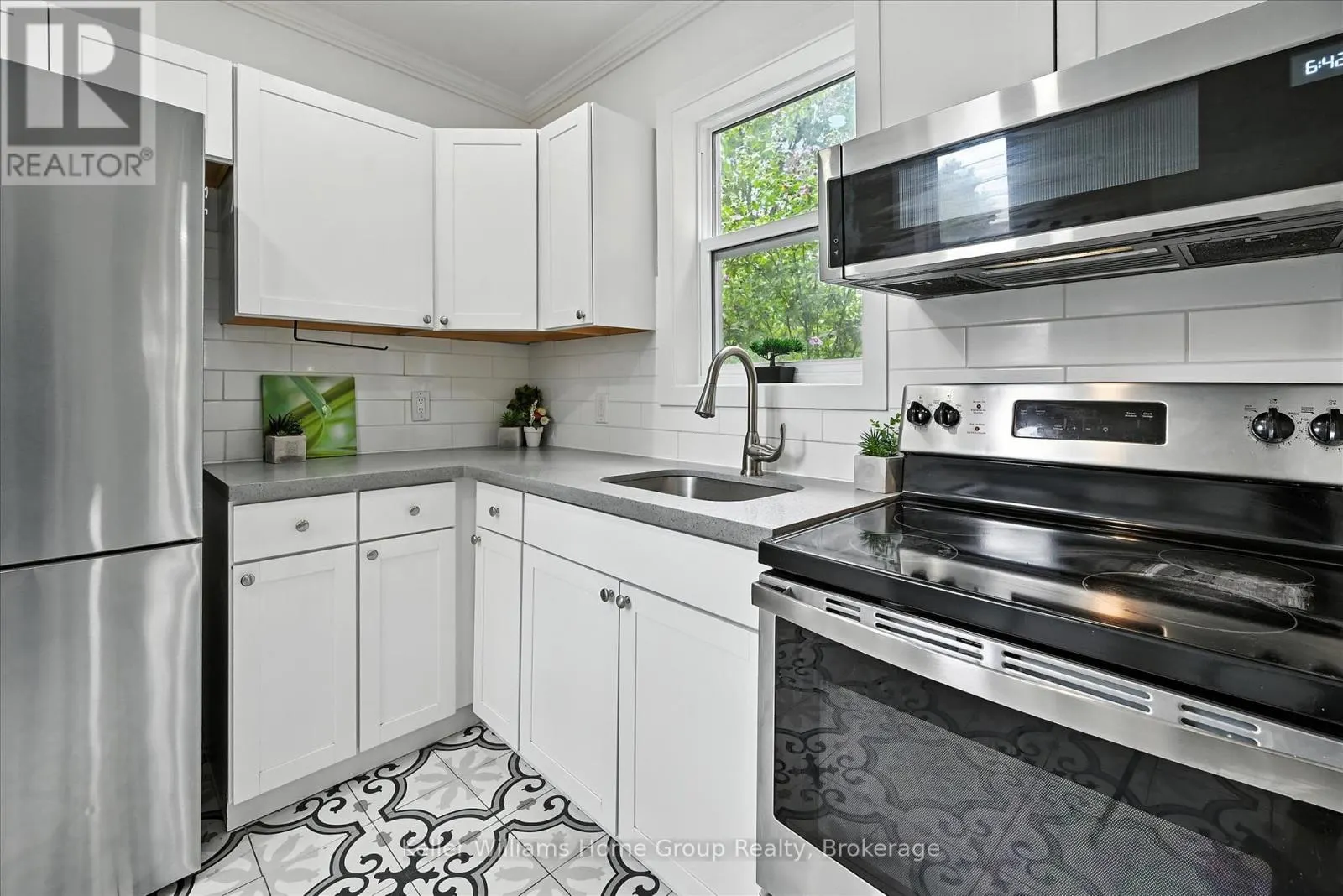 82 ROSEMONT AVENUE