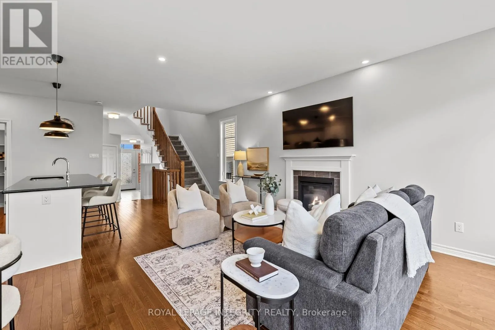 98 JARDINIERE STREET