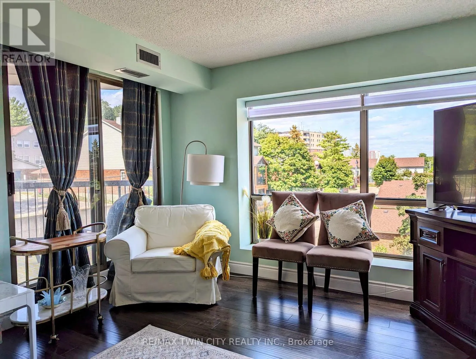 407 - 300 KEATS WAY