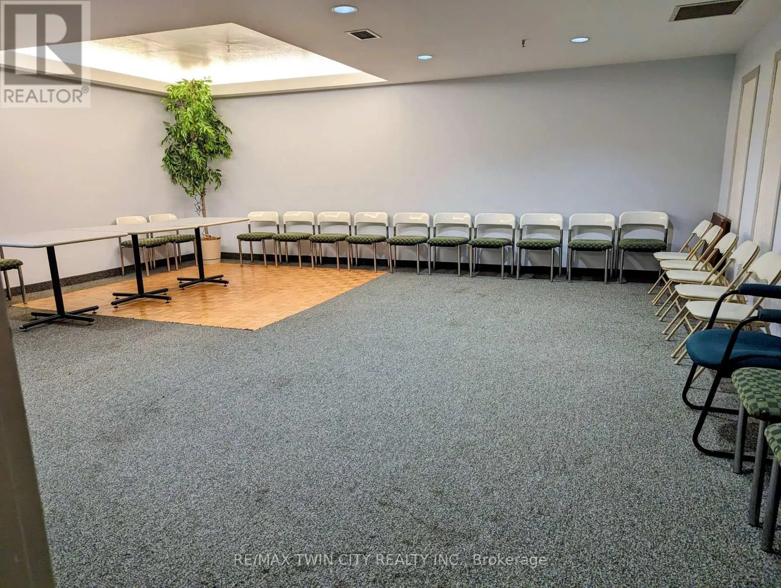 407 - 300 KEATS WAY