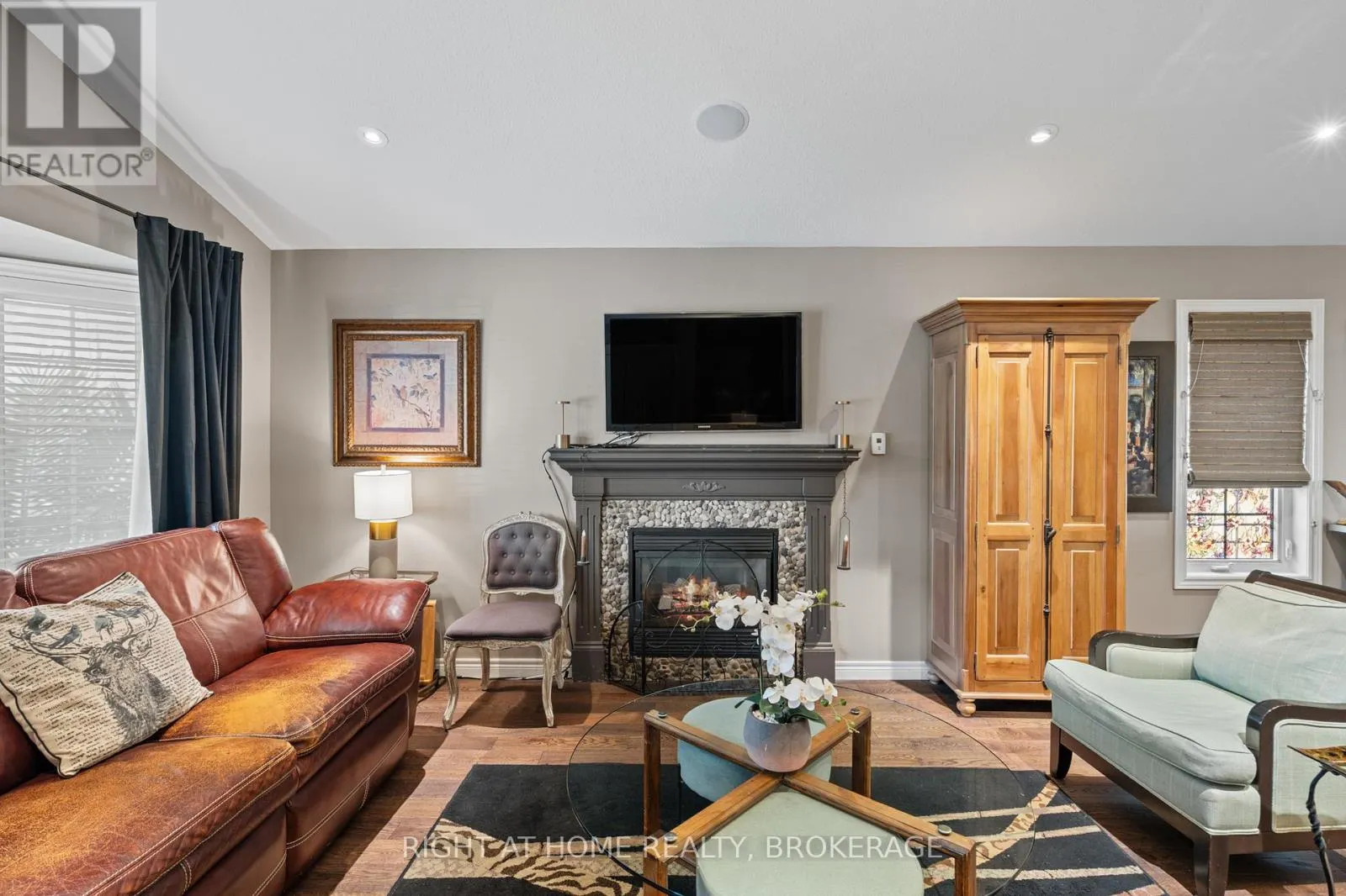 3981 HONEYSUCKLE CRESCENT